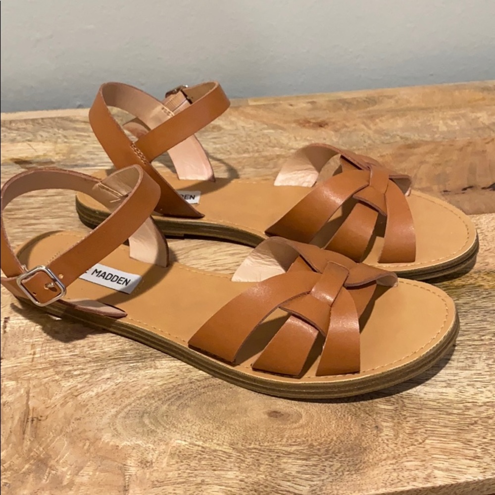 NWOT Steve Madden Sandals